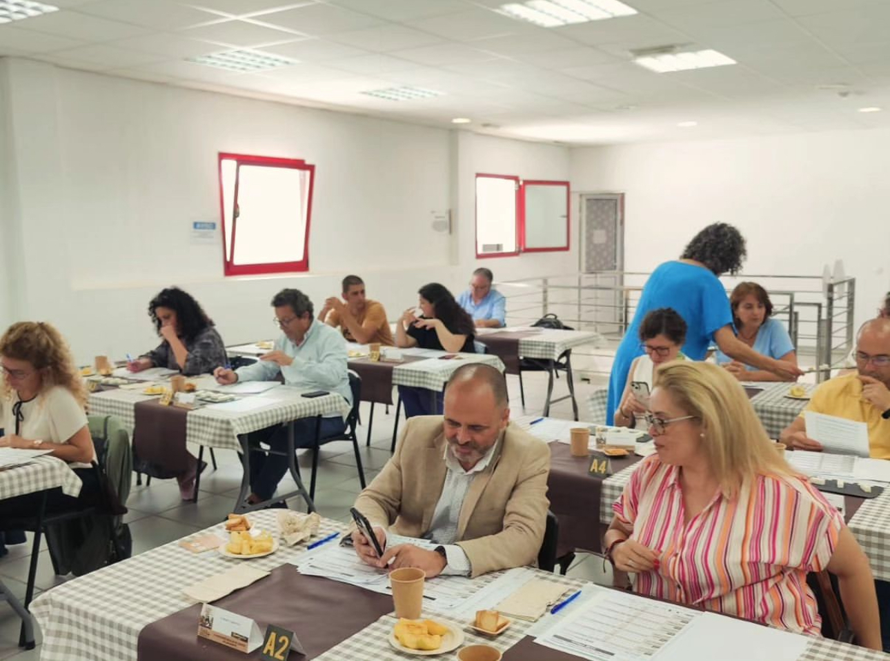 comerenlanzarote.com Momento de la cata de quesos del III Concurso Insular "Empleita de oro"