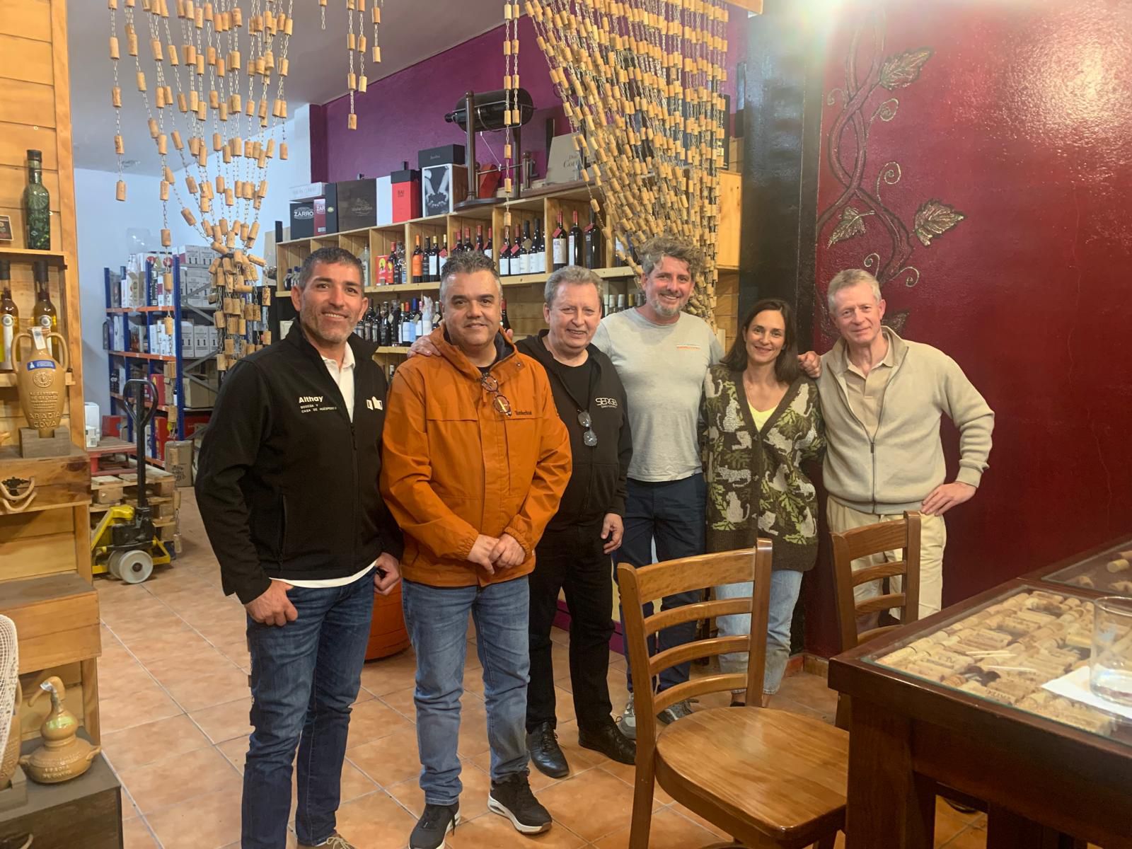 comerenlanzarote.com Vinos Emergentes de Lanzarote (Armando Santana, segundo por la izq- David Schwartzwälder, primero drcha)